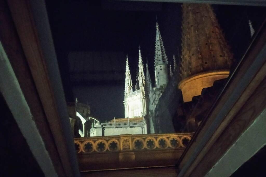 Buhardilla Con Vistas A La Catedral Apartment Burgos Luaran gambar