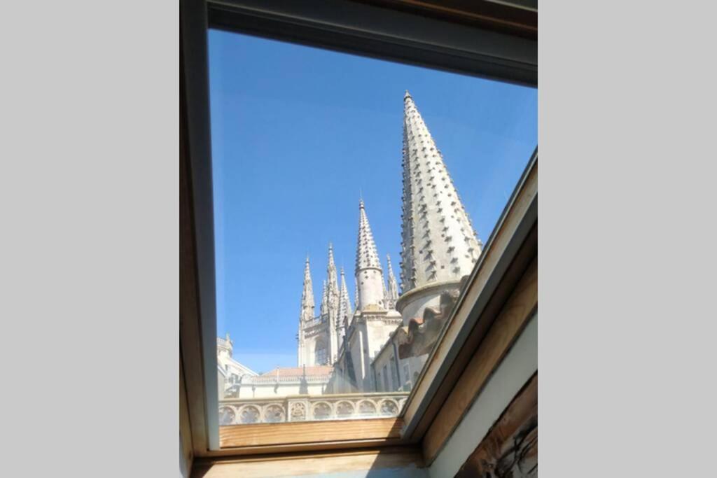 Buhardilla Con Vistas A La Catedral Apartment Burgos Luaran gambar