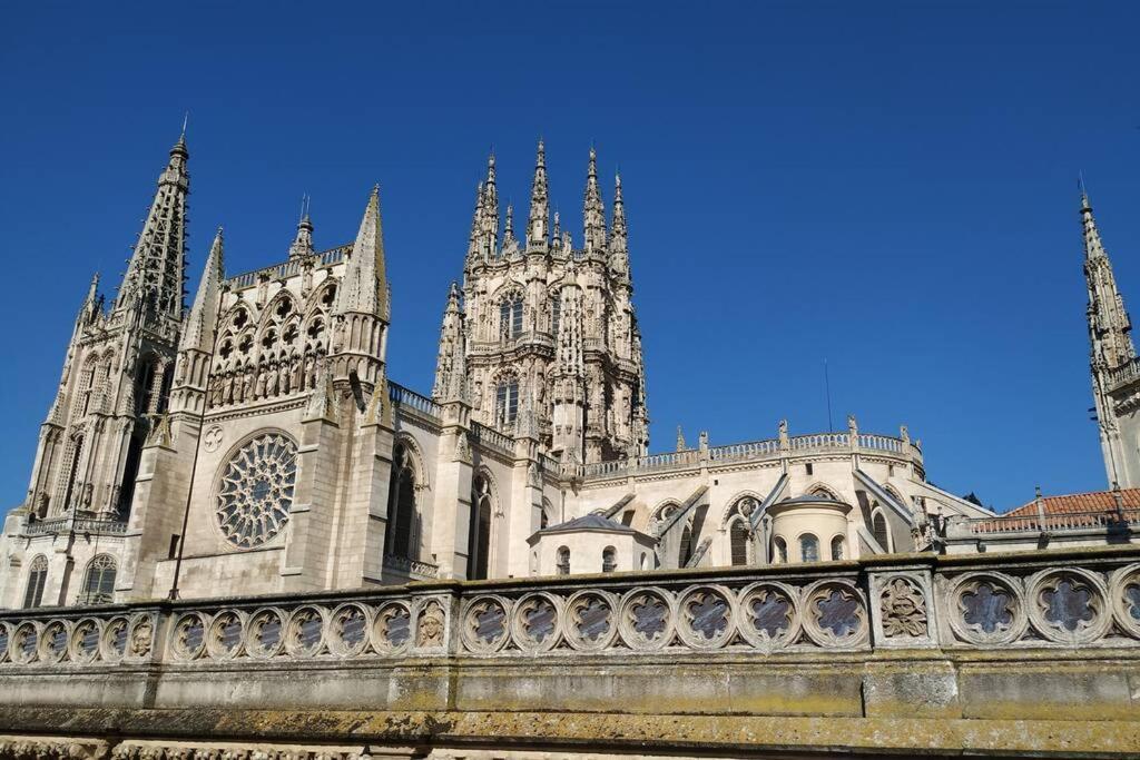 Buhardilla Con Vistas A La Catedral Apartment Burgos Luaran gambar