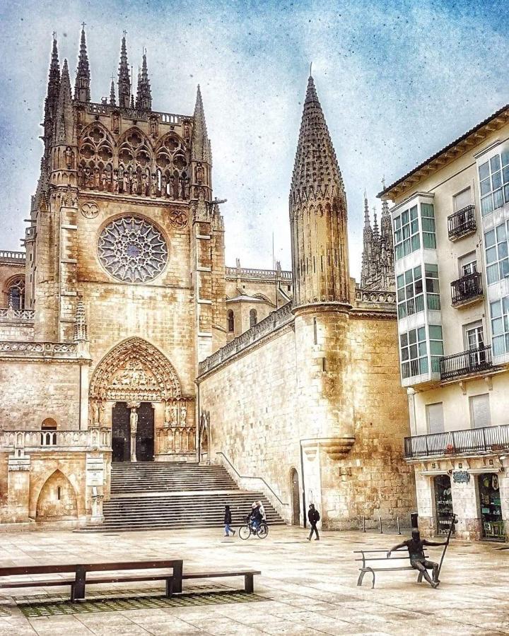 Buhardilla Con Vistas A La Catedral Apartment Burgos Luaran gambar